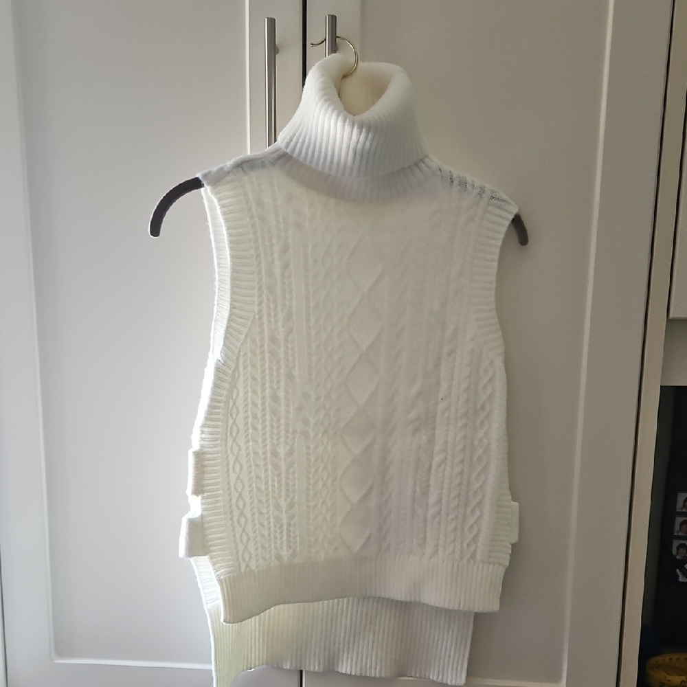 Bishop & Young White Turtleneck Cable Knit sleeveless sweater